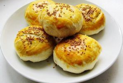 芝麻豆沙酥饼,芝麻豆沙酥饼，酥脆香甜，回味无穷